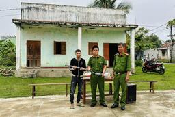 Đẩy mạnh công tác tuyên truyền, vận động người dân giao nộp vũ khí, vật liệu nổ, công cụ hỗ trợ và pháo tại thôn Plei Sar, xã Ia Chim