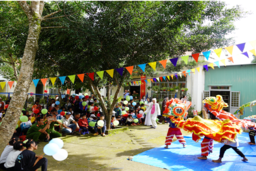 Hội phụ nữ Công an tỉnh Kon Tum tổ chức “Vui tết trung thu” cho các cháu thiếu nhi vùng sâu, vùng xa