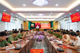 Lễ công bố quyết định của Bộ trưởng Bộ Công an và của Giám đốc Công an tỉnh về việc thăng cấp, nâng lương cấp bậc hàm cho cán bộ, chiến sỹ đến niên hạn năm 2023