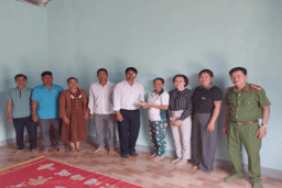 Xã Đăk Long, huyện Đăk Glei đẩy mạnh triển khai xoá nhà tạm, nhà dột nát trên địa bàn, hoàn thành nghiệm thu và cấp tiền hỗ trợ xóa nhà tạm, nhà dột nát cho 24 hộ dân