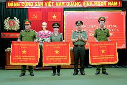 03 tập thể và 02 cá nhân nhận Cờ thi đua và Bằng khen của Thủ tướng Chính phủ