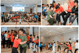 Các cặp mẹ con đỡ đầu trong Hội Phụ nữ Công an Kon Tum tham gia trại hè “Hoa hướng dương” năm 2025