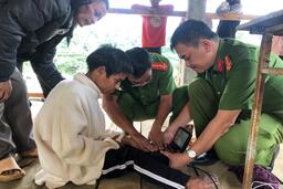 Công an huyện Kon Plông thực hiện cấp căn cước công dân lưu động cho người già yếu, người khuyết tật trên địa bàn