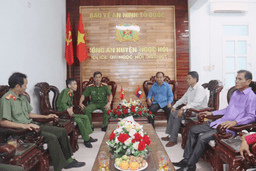 Công an huyện Phu Vông, tỉnh Attapư thăm, làm việc tại Công an huyện Ngọc Hồi, tỉnh Kon Tum