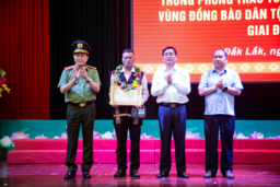 Công an tỉnh phát động phong trào toàn dân bảo vệ ANTQ phục vụ thắng lợi chủ trương sắp xếp, tinh gọn tổ chức, bộ máy của hệ thống chính trị