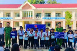 Phòng Cảnh sát phòng cháy, chữa cháy và cứu nạn, cứu hộ tổ chức nhiều hoạt động ý nghĩa chào mừng kỷ niệm 50 năm Giải phóng miền Nam, thống nhất đất nước (30/4/1975 - 30/4/2025)