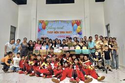 Phòng Cảnh sát giao thông phối hợp với Trung tâm bảo trợ xã hội tổ chức chương trình “Thắp nến sinh nhật cùng em” - lan tỏa yêu thương trong thời khắc chuyển mình lịch sử