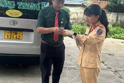 Kon Tum: Tổ chức ký cam kết chấp hành quy định đảm bảo trật tự an toàn giao thông đối với lái xe vận tải hành khách