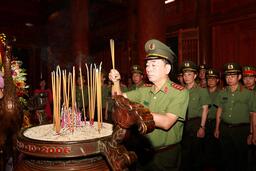Đảng ủy Công an Trung ương, Bộ Công an dâng hoa, dâng hương tưởng niệm Chủ tịch Hồ Chí Minh tại Khu Di tích Quốc gia đặc biệt Kim Liên