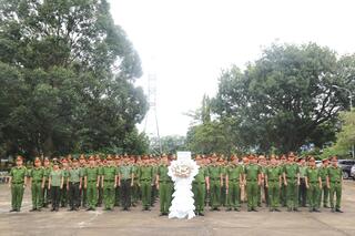 <a href="/xdll-cong-an" title="XDLL Công an" rel="dofollow">XÂY DỰNG LỰC LƯỢNG</a>