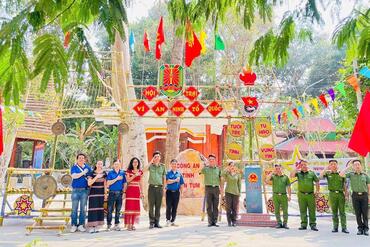 <a href="/xdll-cong-an" title="XDLL Công an" rel="dofollow">XÂY DỰNG LỰC LƯỢNG</a>