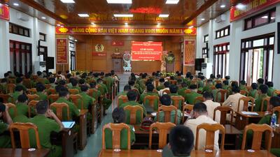 Bế giảng lớp đại học an ninh hình thức vừa làm vừa học mở tại Công an tỉnh Kon Tum