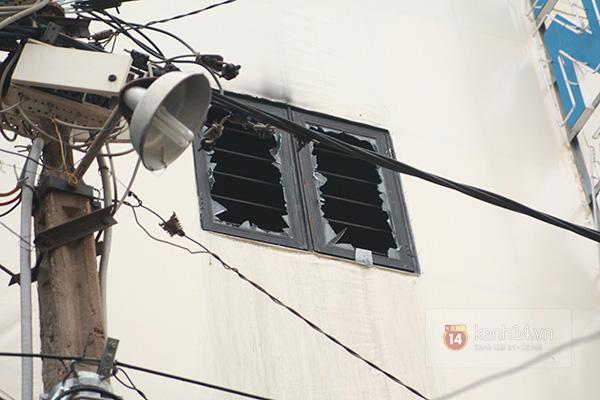 Description: TP.HCM: Cháy phòng khách sạn vì nổ điện thoại khi đang sạc pin 2