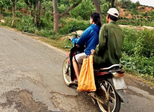 Gia tăng vi phạm không đội mũ bảo hiểm khi tham gia giao thông ở nông thôn