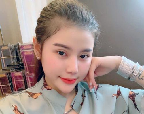 Co gai que tro thanh 'hot girl' buon thuoc lac hinh anh 1 