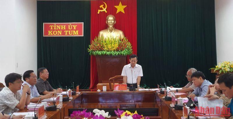 Đồng chí Dương Văn Trang phát biểu chỉ đạo cuộc họp.