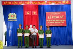 Huyện Ia H’Drai: Khen thưởng đột xuất cho tập thể, cá nhân có thành tích xuất sắc trong đấu tranh phòng, chống tội phạm về ma tuý.