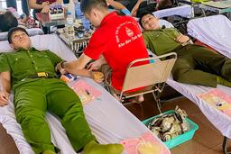 Công an huyện Đăk Tô: Tham gia hiến máu tình nguyện đợt 1 năm 2024.