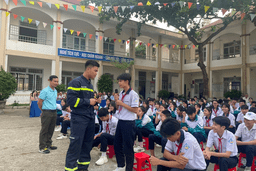   Tổ chức tuyên truyền phòng cháy, chữa cháy và cứu nạn, cứu hộ tại trường Tiểu học và Trung học cơ sở Thắng Lợi