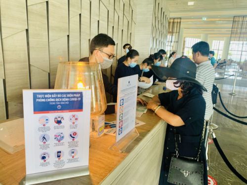 Khánh Hòa: Các cơ sở lưu trú du lịch đăng ký và tự đánh giá an toàn Covid-19 - Ảnh 1.